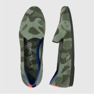 Rothy’s loafer in olive camo - size W6